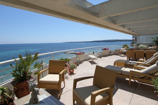 Terraza de la Villa con vistas al mar