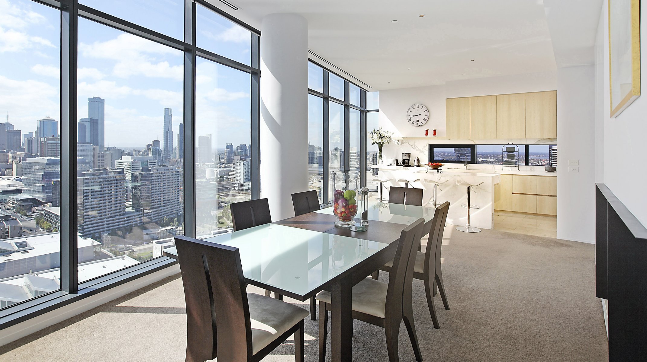 intérieur style design métropole appartement urbain salon salle à manger cuisine appartement de luxe dans un emplacement idéal