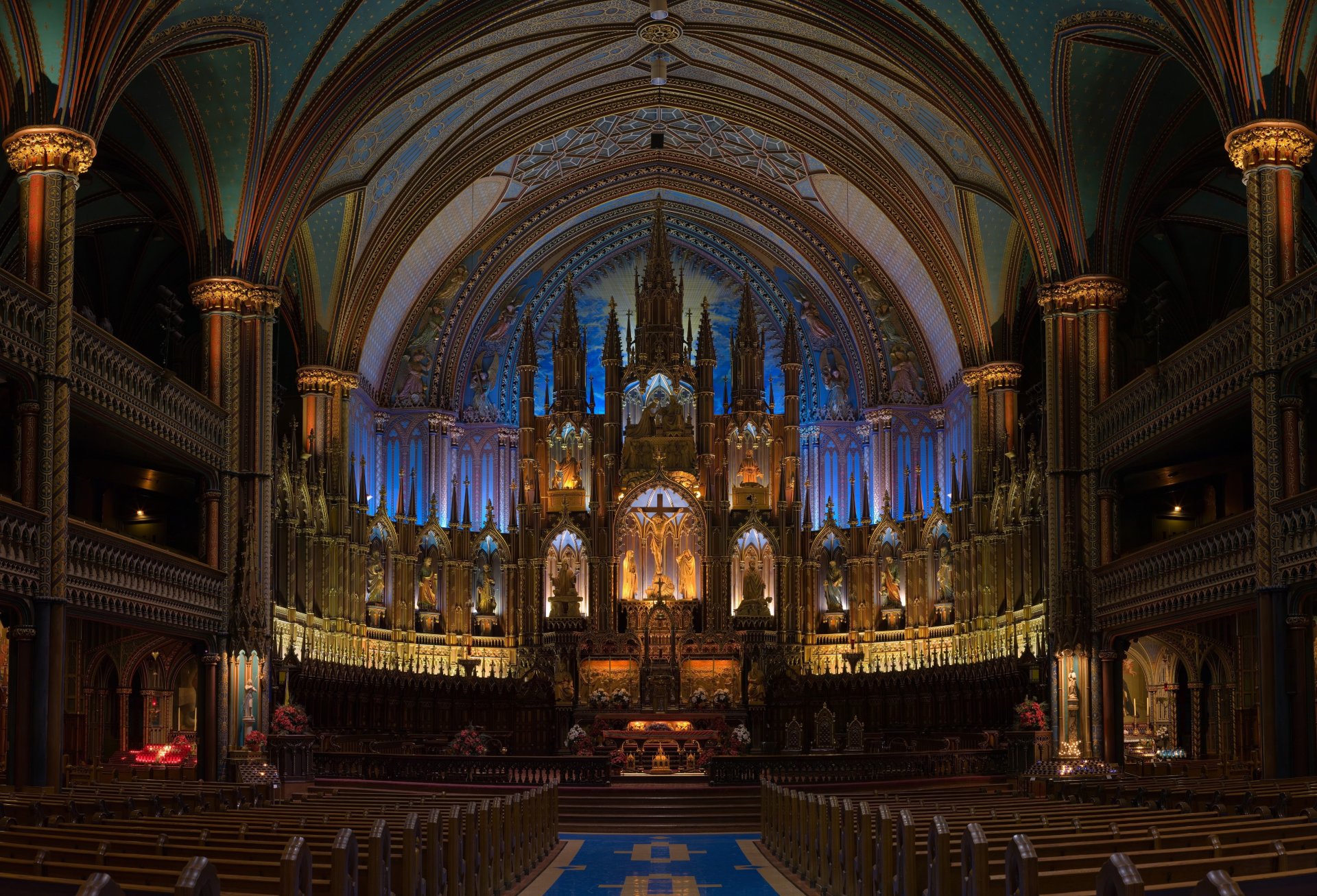 hermosa catedral interior salón bancos iglesia edificio lugar santo cruz jesucristo fondo de pantalla