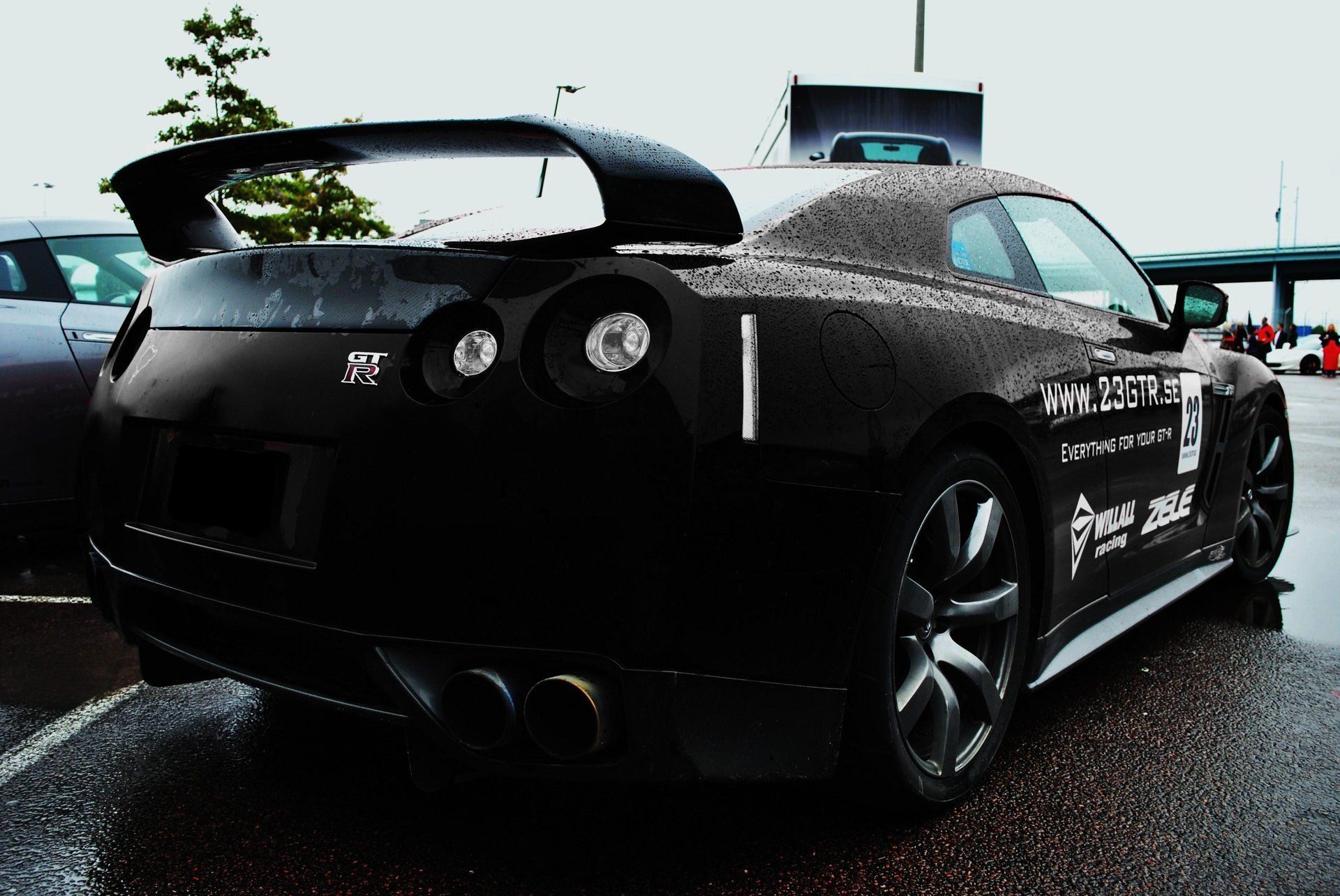 nisan auto negro gotas agua nisan gtr