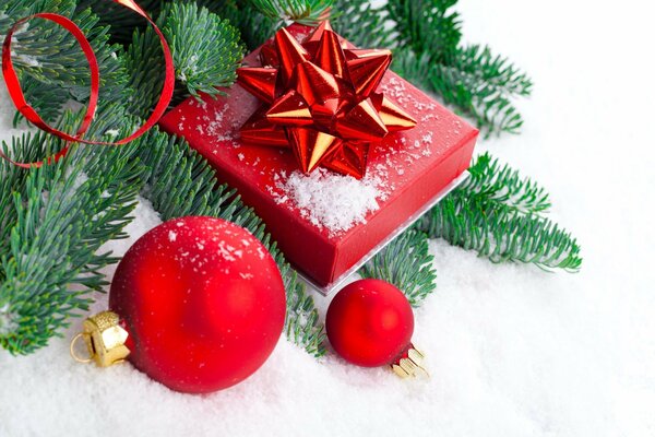 A gift under the Christmas tree with balloons