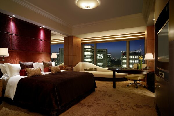 Chambre confortable avec vue sur la ville