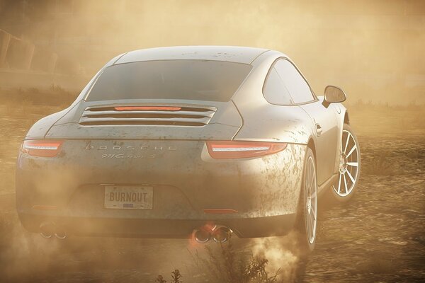 Гонка 2012. Porsche 911 в дымке пыли