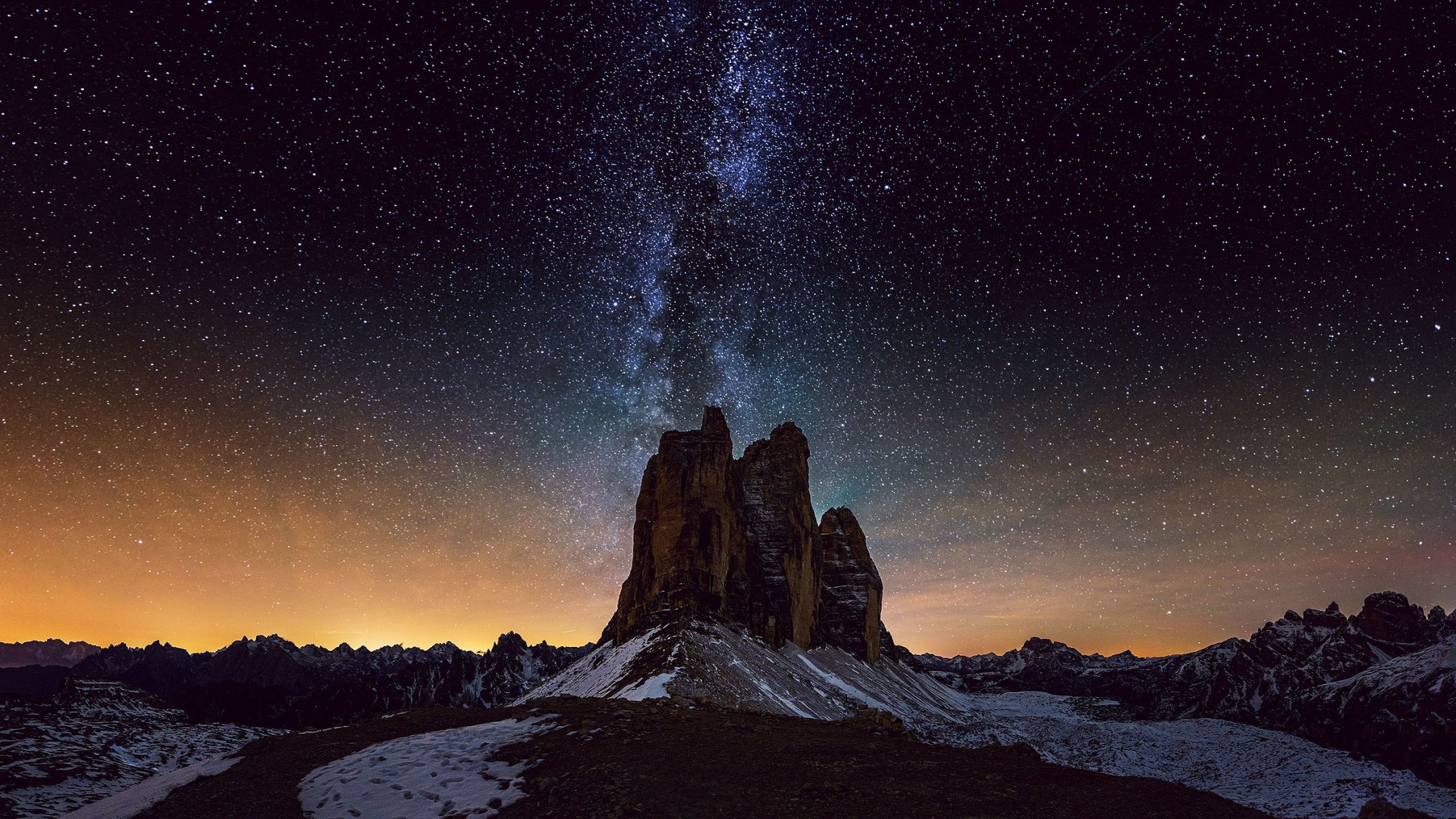 via lattea montagne orizzonte luce stelle spazio mistero