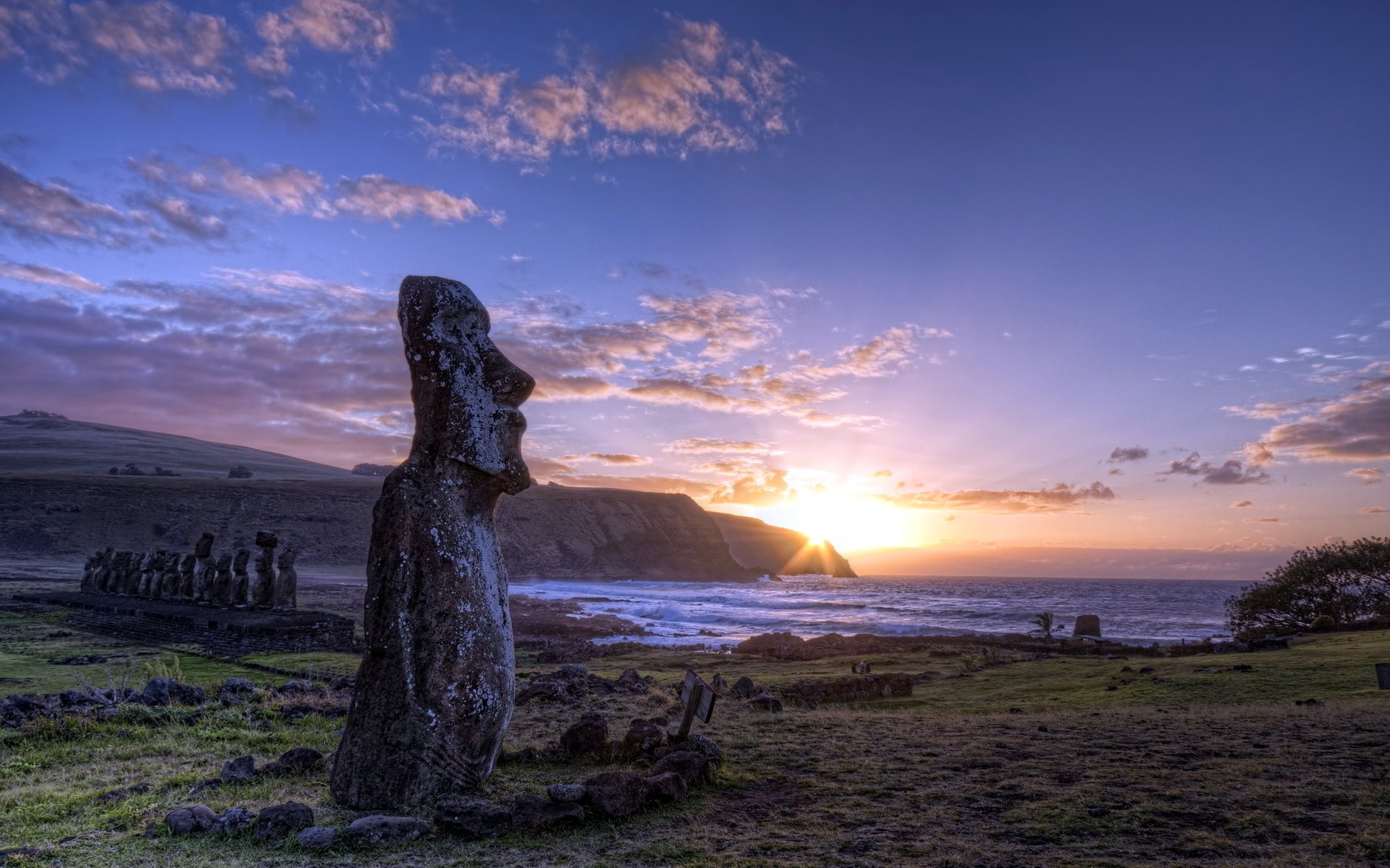 estatuas isla puesta de sol paisaje