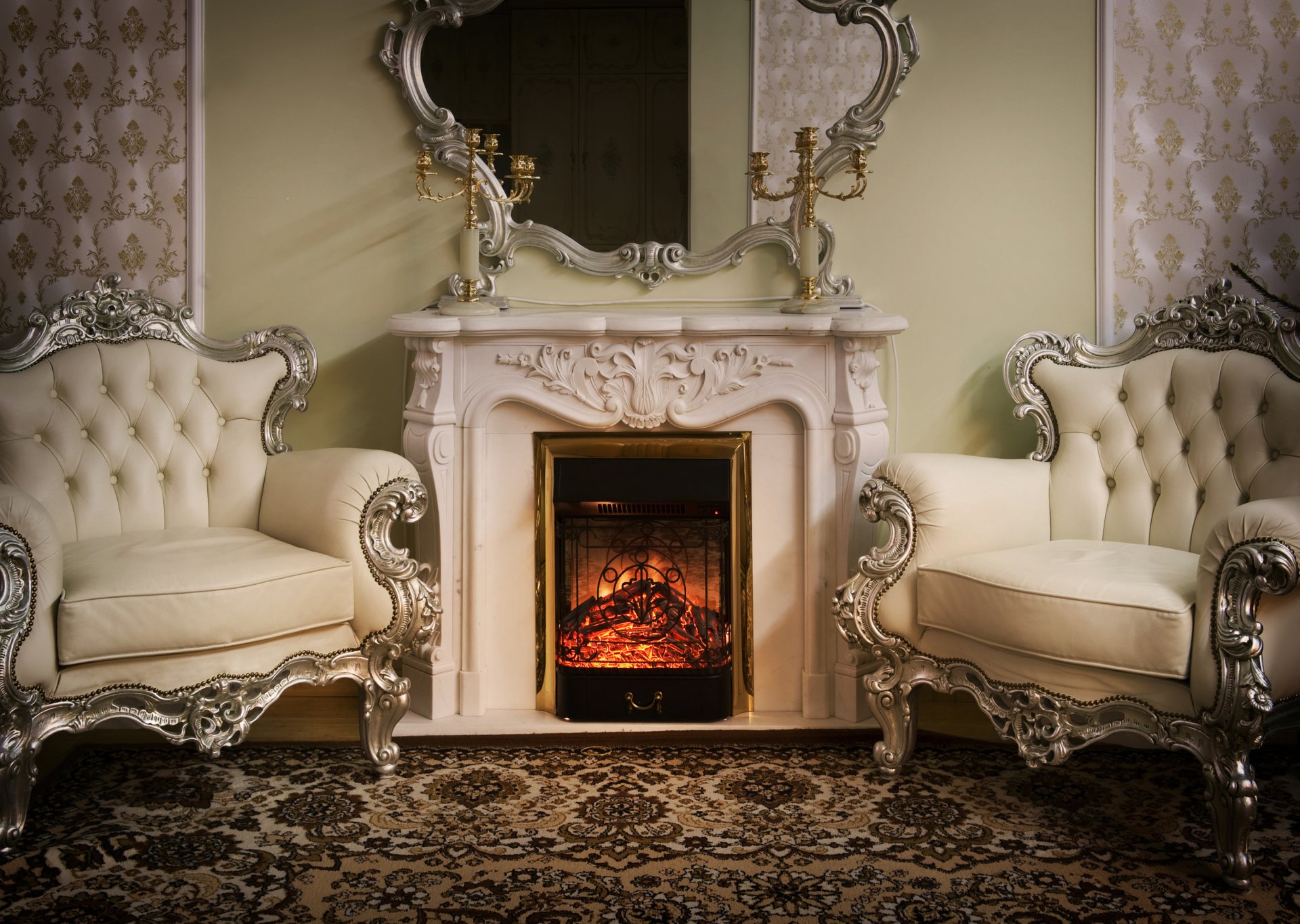 intérieur fauteuils miroir cheminée style