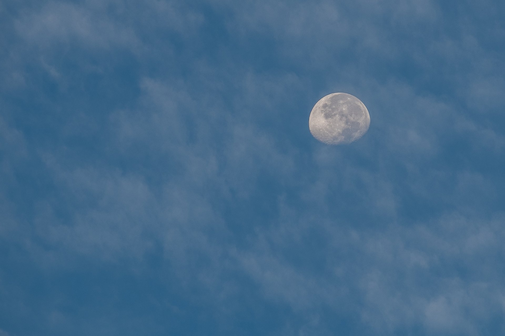 luna nuvole cielo