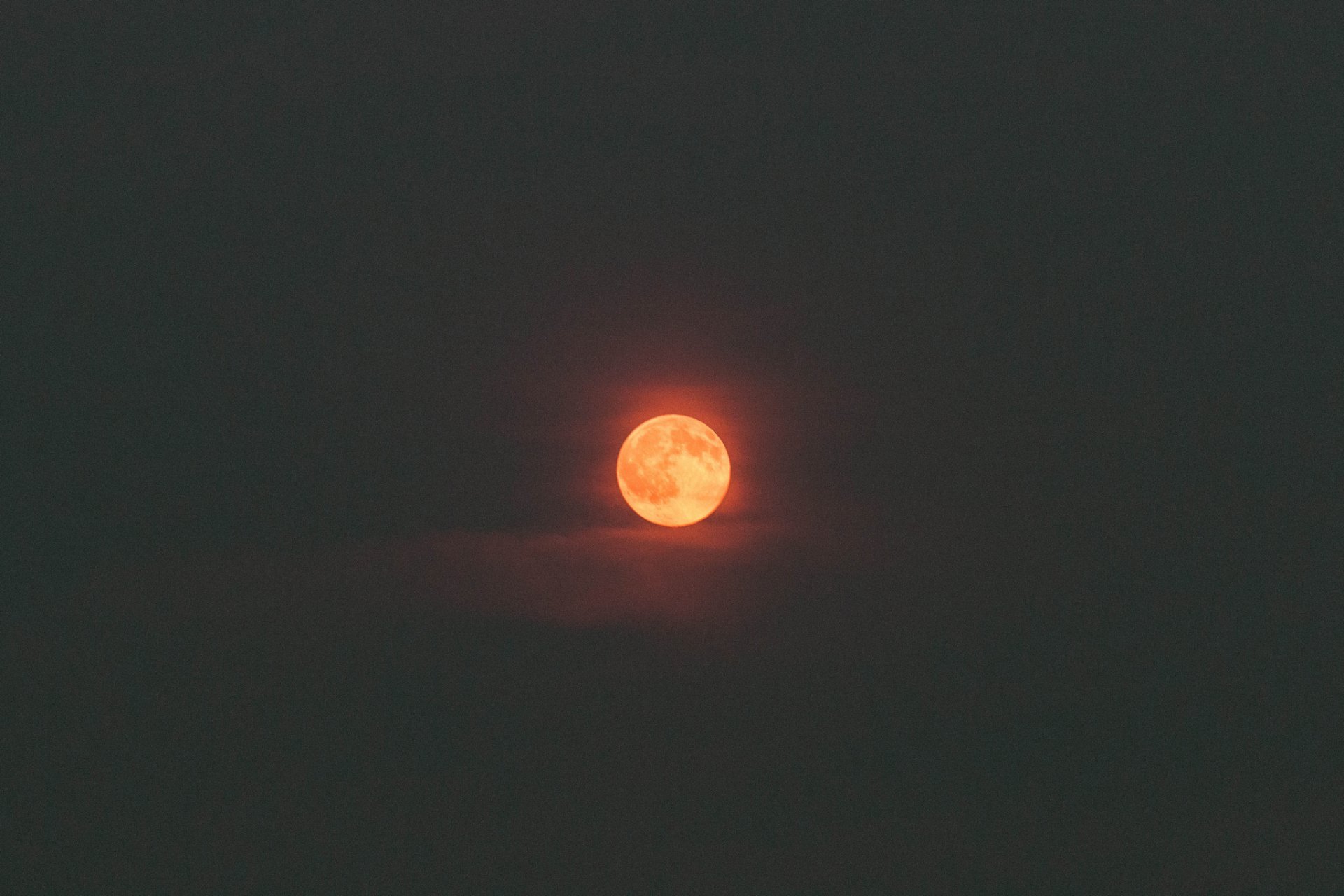 mond himmel wolken dunkelheit vollmond roter mond feuer