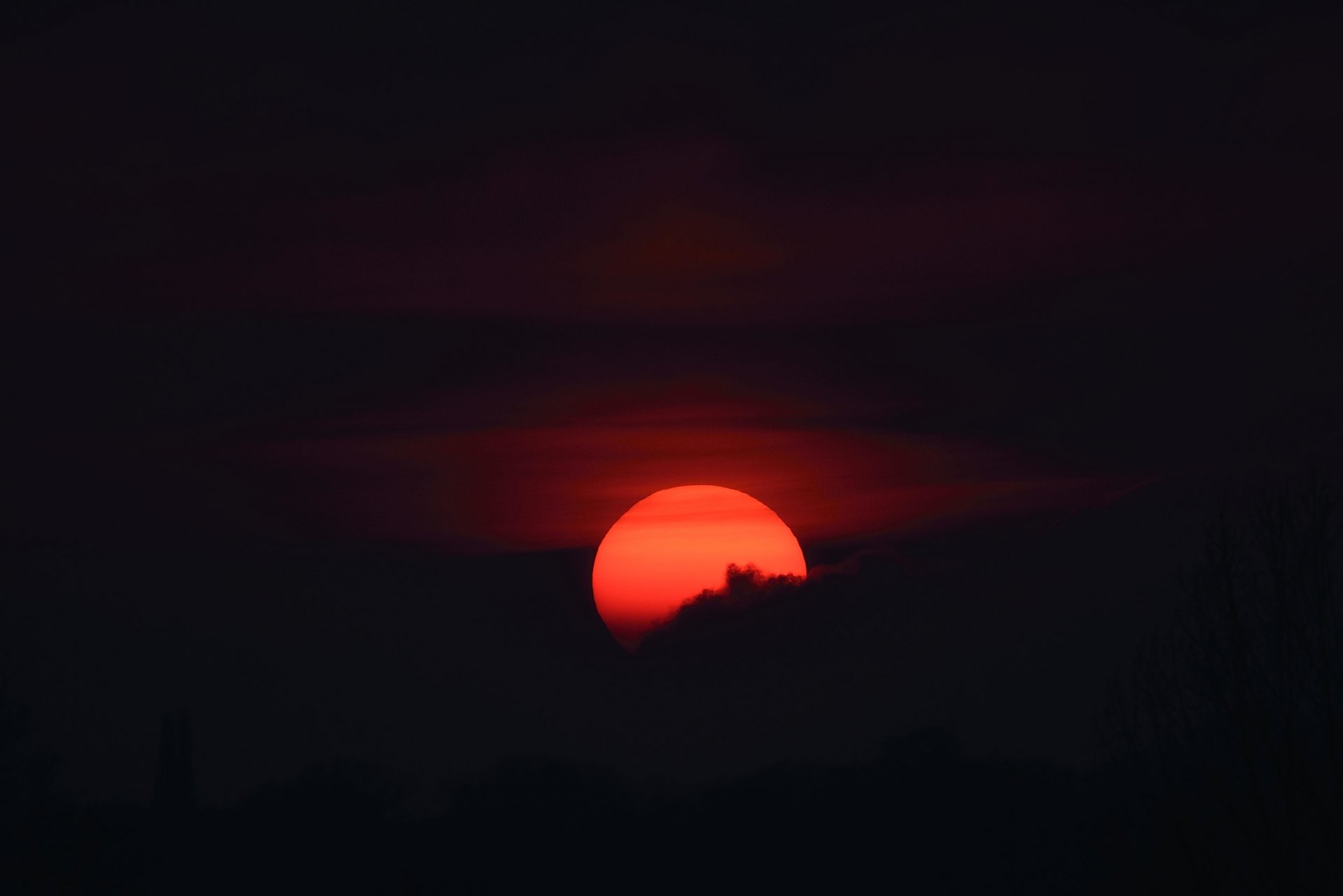 luna nuvole sagoma oscurità luna nel sangue