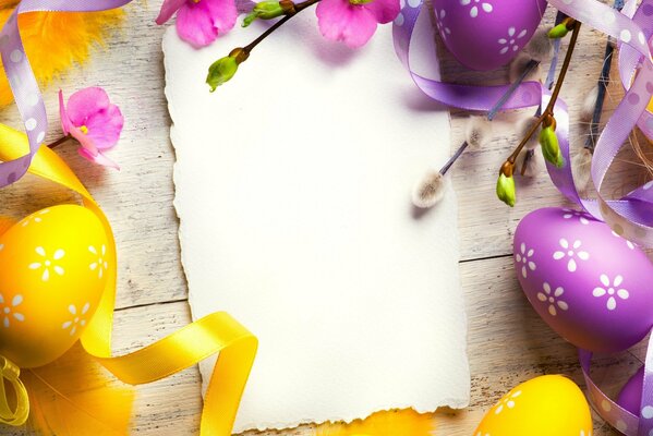 Huevos naranjas y morados para Pascua