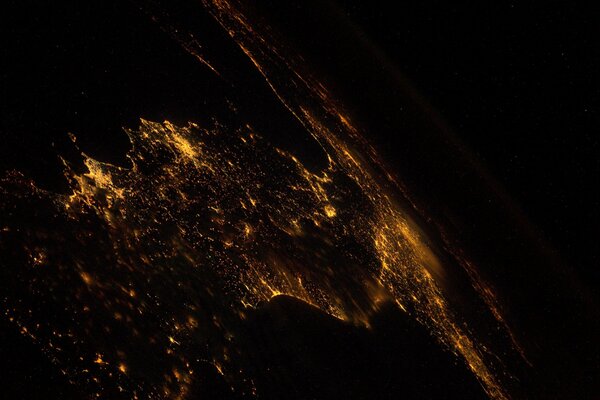 Vue de la ville de nuit depuis l espace