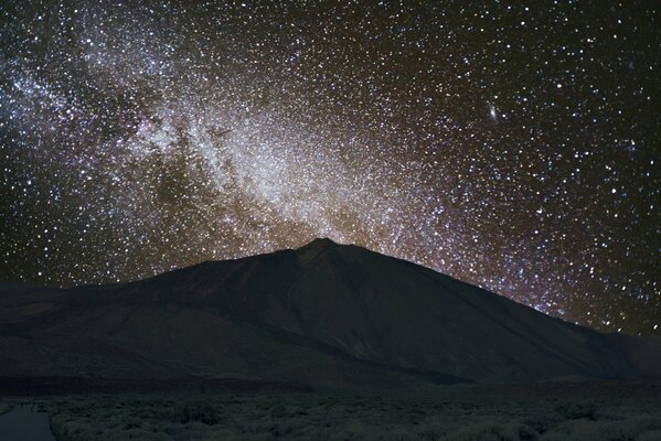 Kosmische Eruption des Universumssternfalls