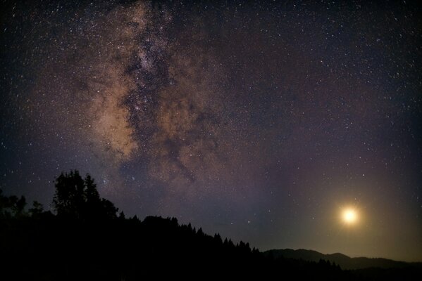 Der Mond am Sternenhimmel. Die Nacht