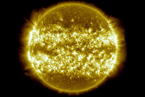 Lampi al sole. Foto per gentile concessione della NASA