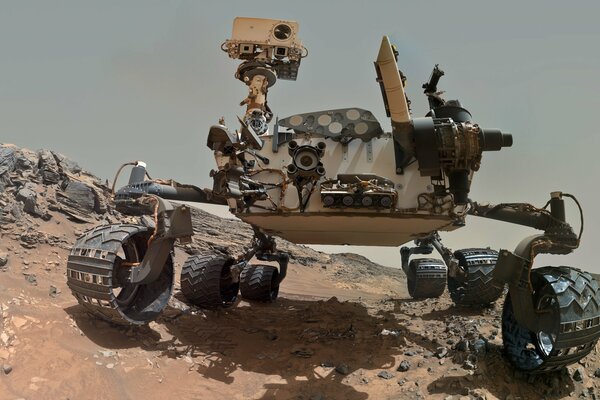 Rover, der die Weiten des Mars erforscht