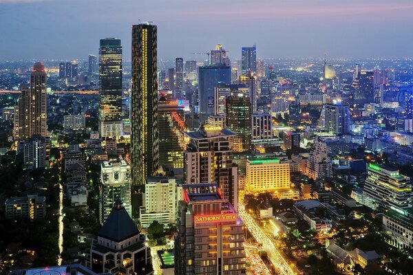 Thailand leuchtet nachts in schönen Farben