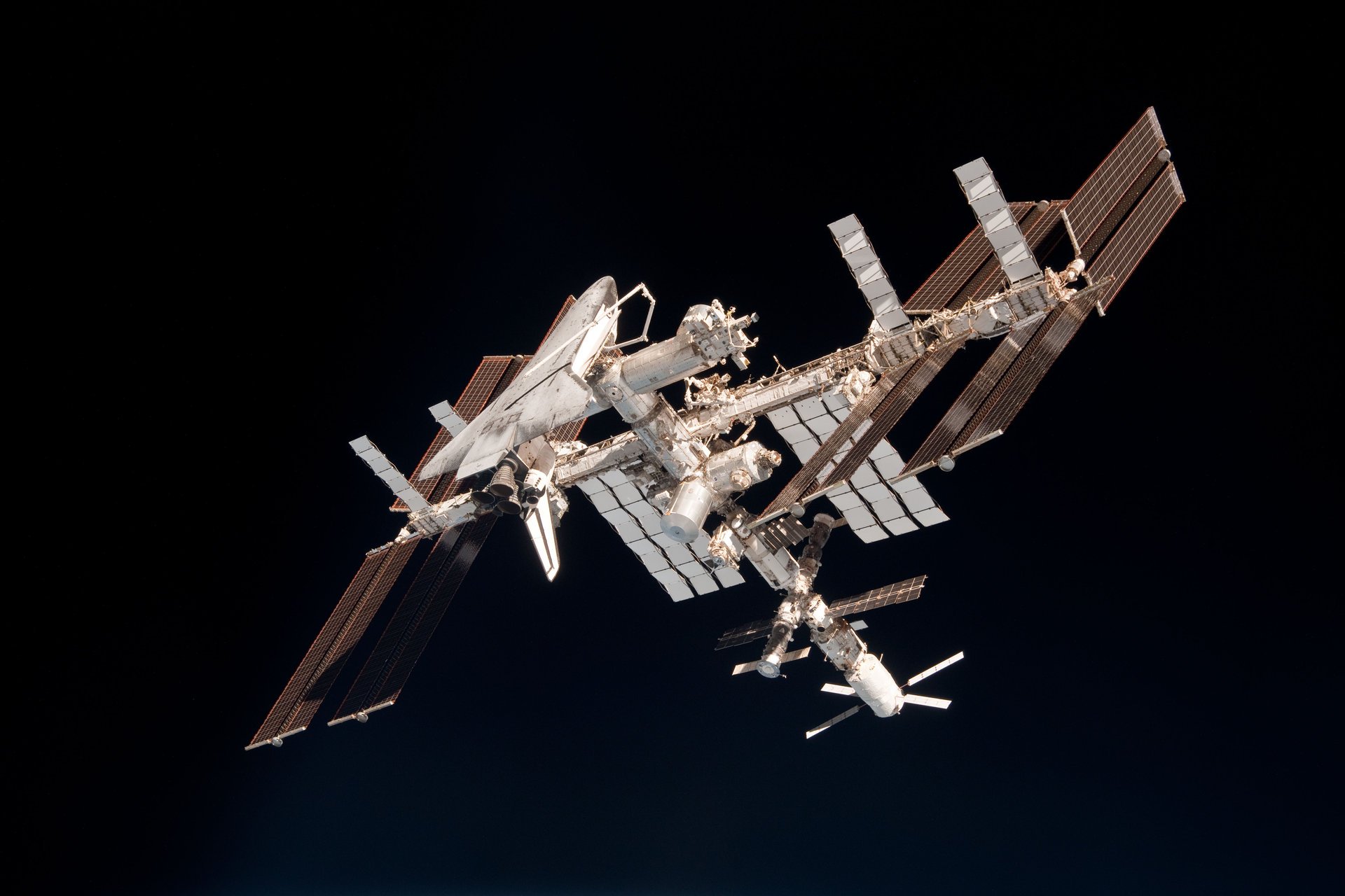 iss space shuttle dock raum satellit