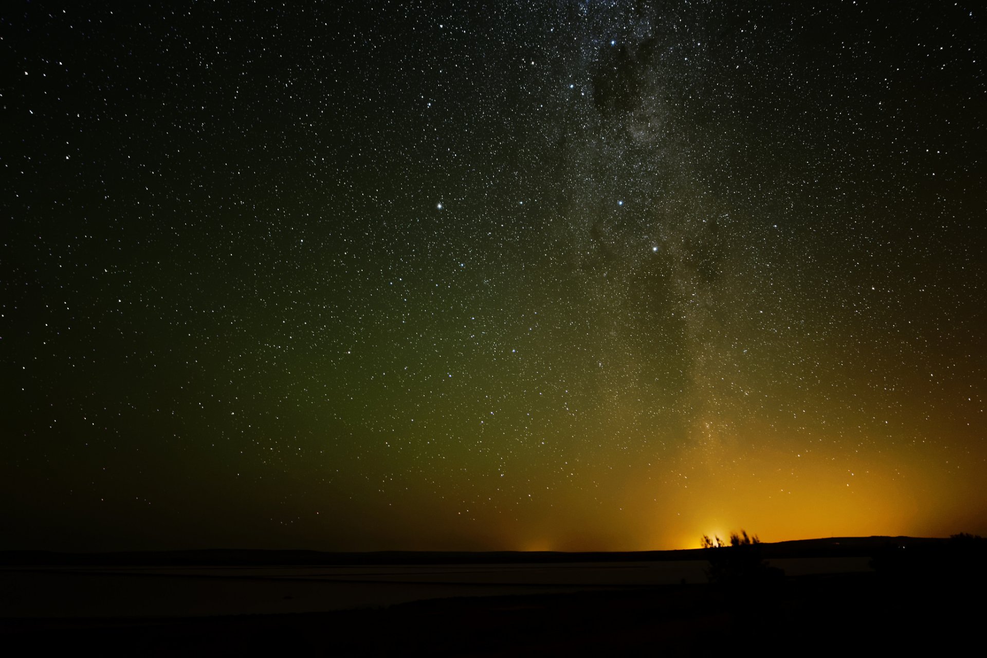 cosmos estrellas noche vía láctea horizonte