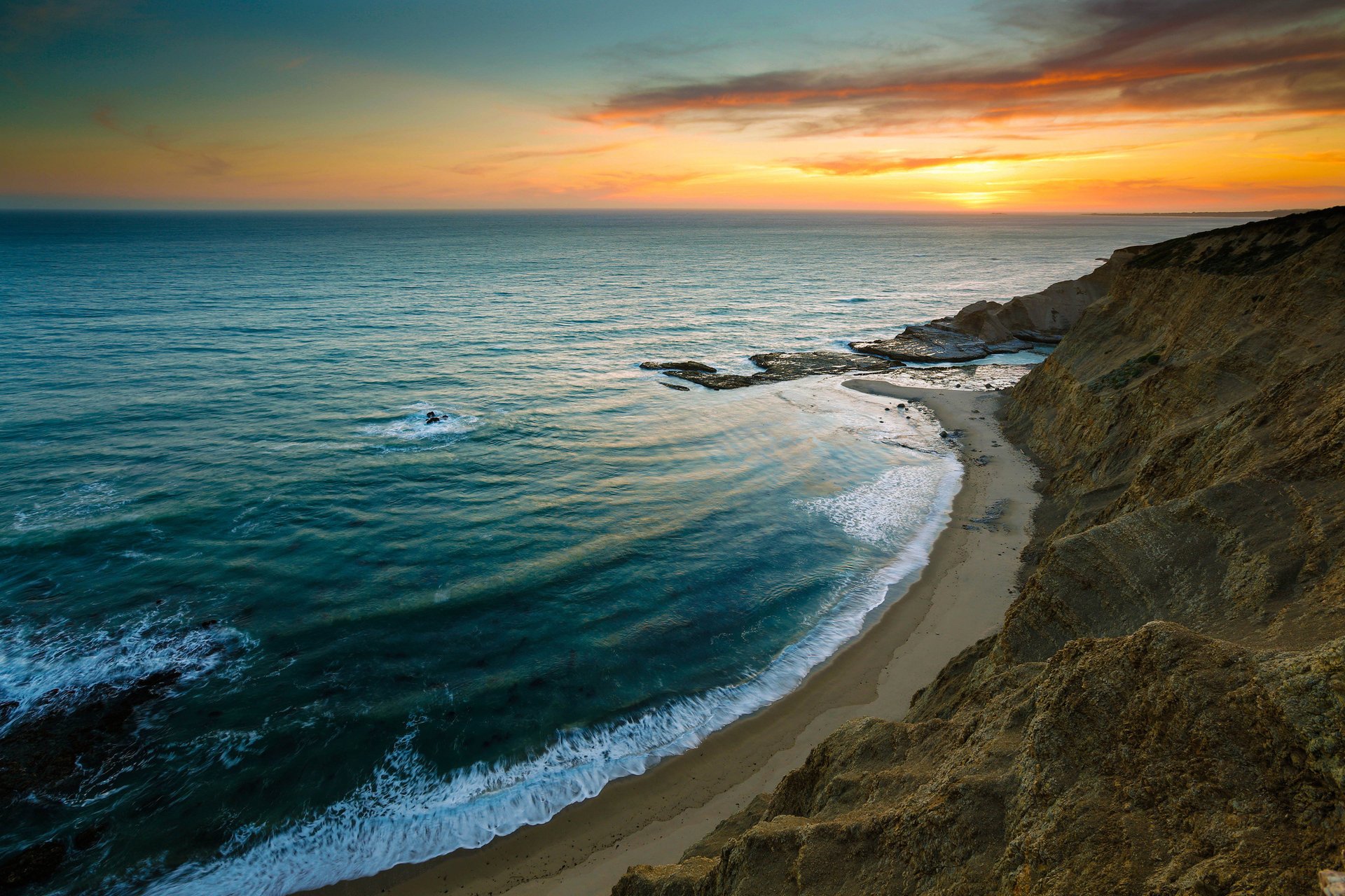 mer rochers vagues ciel plage coucher de soleil côte