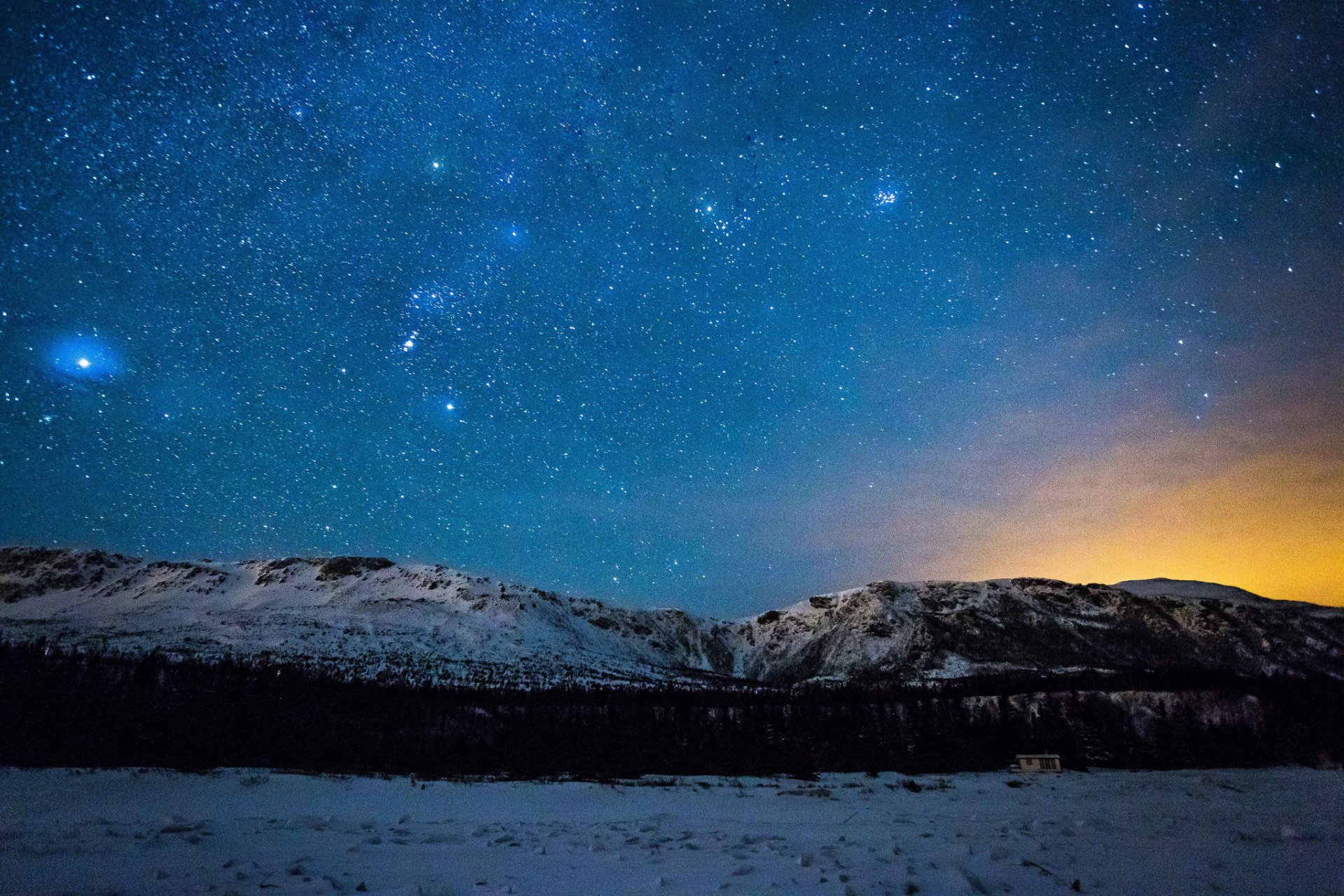 vía láctea espacio montañas luz nieve invierno árboles casa estrellas secretos