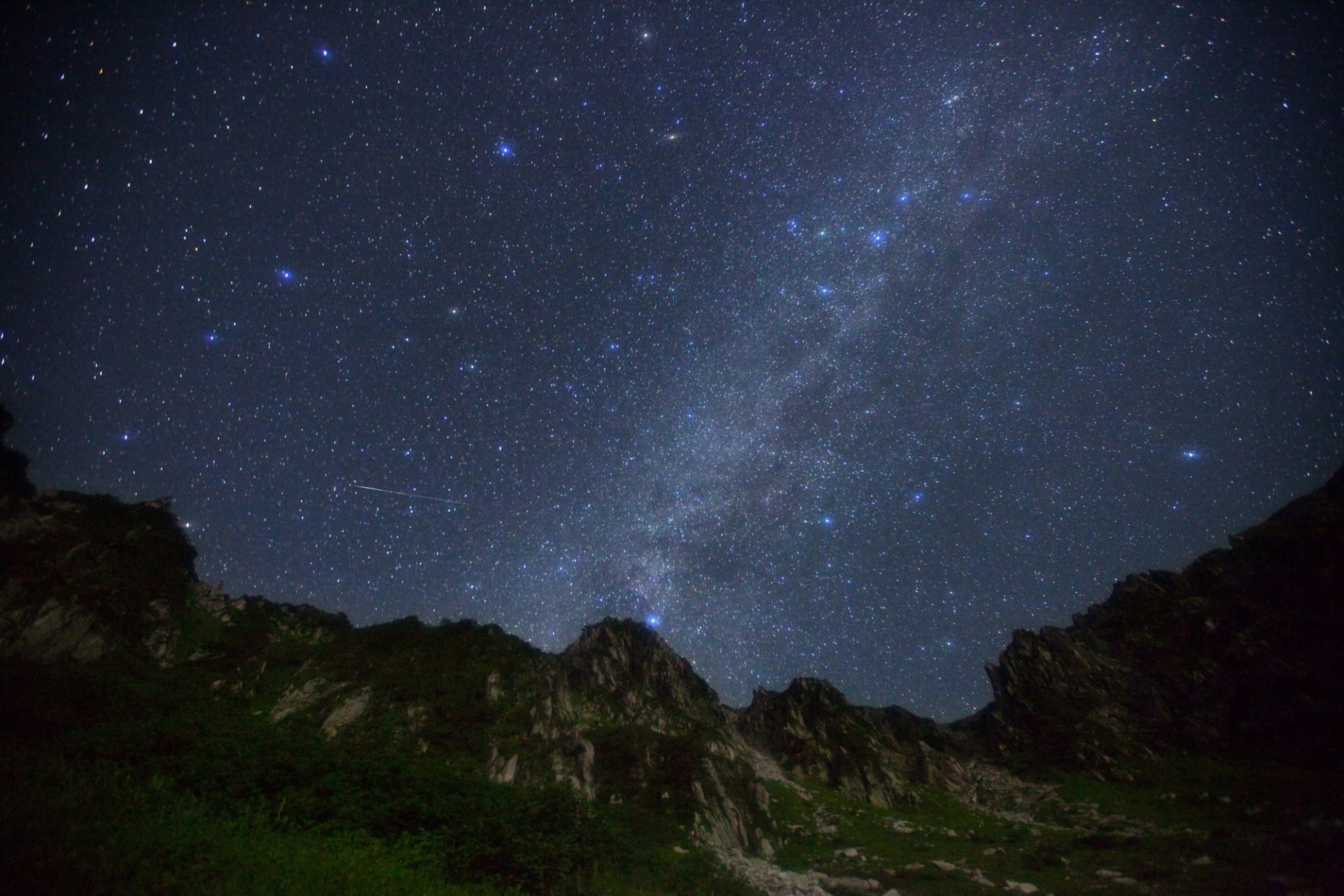 espace étoiles nuit montagnes