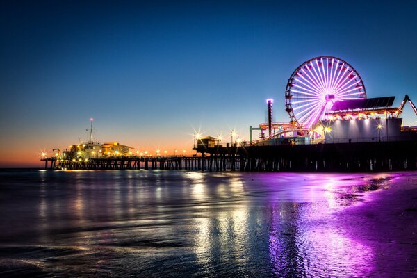 La grande roue est en Californie aux États-Unis