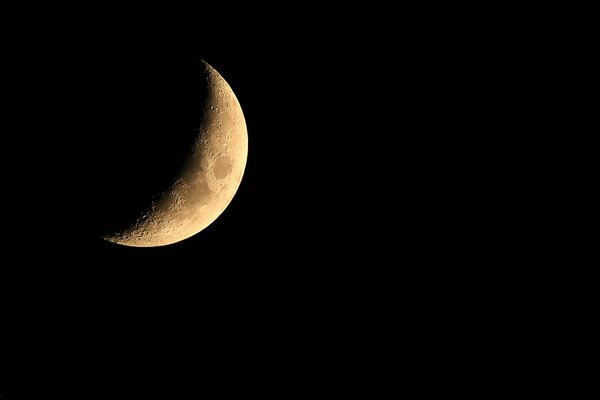 Vue de la lune depuis le satellite spatial