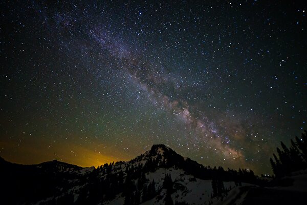 La voie lactée, la neige et les montagnes, l air romantique