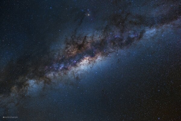 Cielo cosmico con la Via Lattea