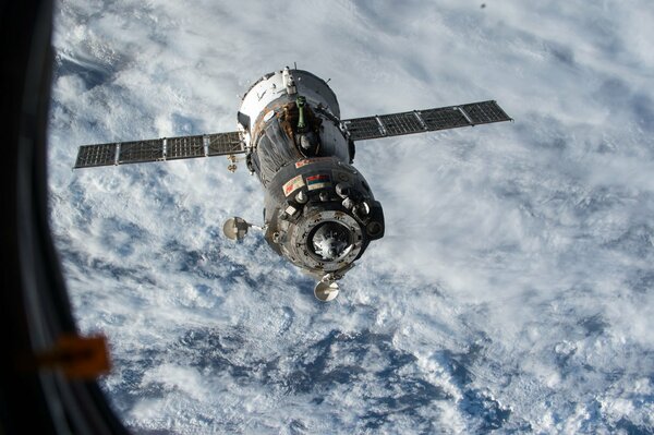 Nave espacial Soyuz en el espacio