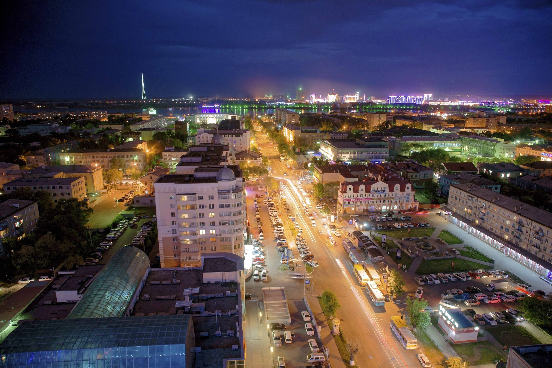 miasto samochody światła noc domy horyzont