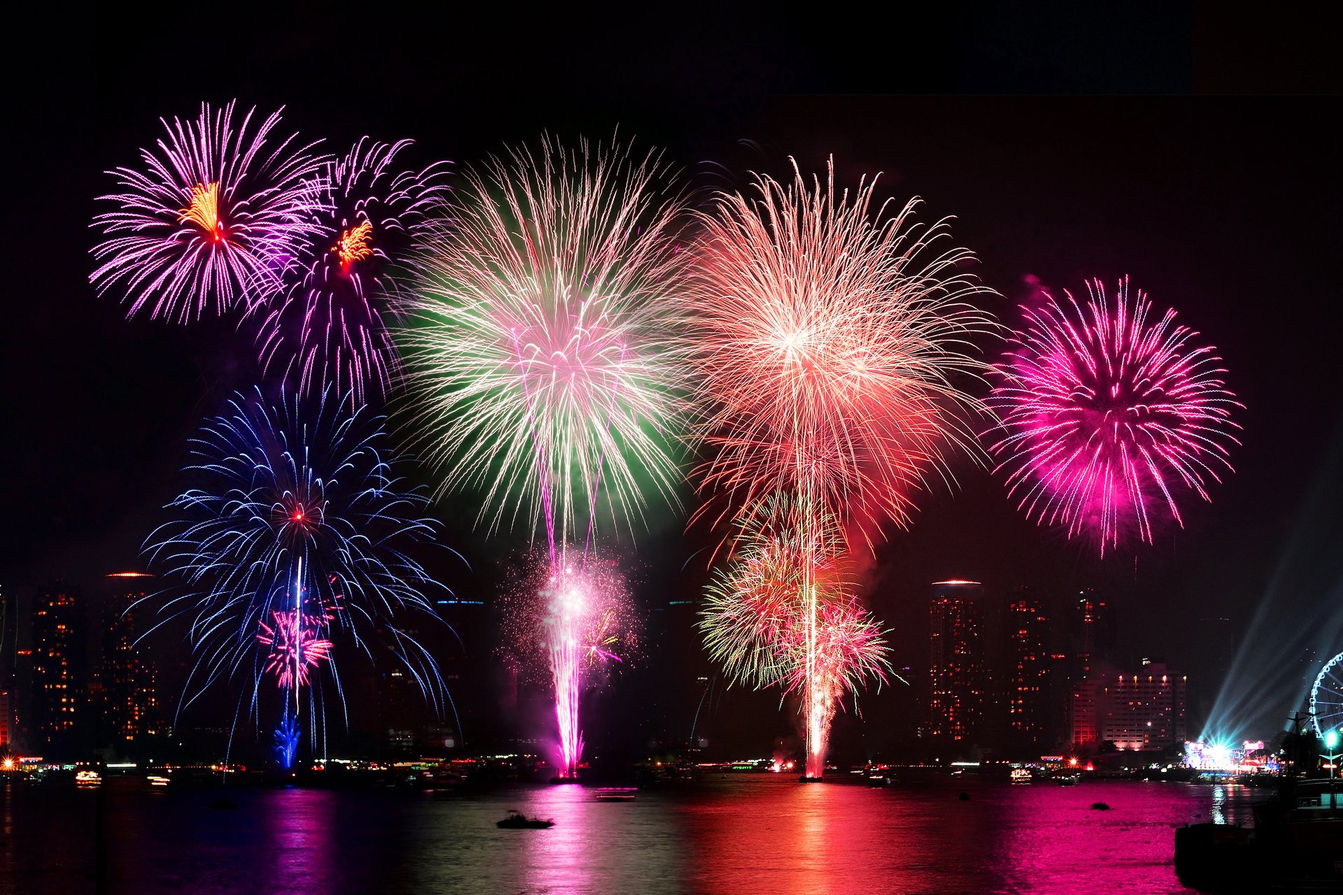 feuerwerk nacht lichter bunt reflexion wasser gruß lichter stadt