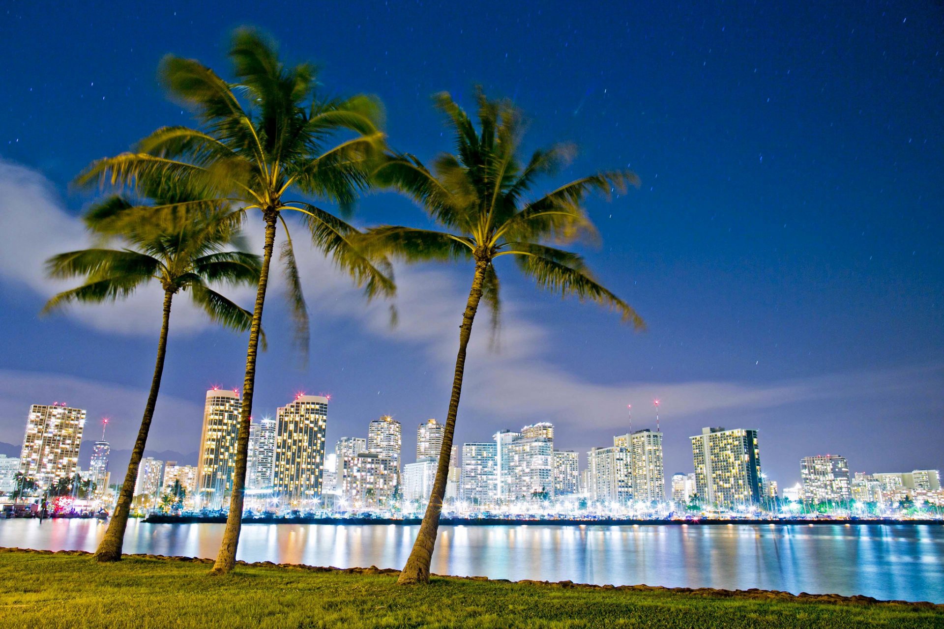 hawaii honolulu parco sulla spiaggia ala moana notte luci