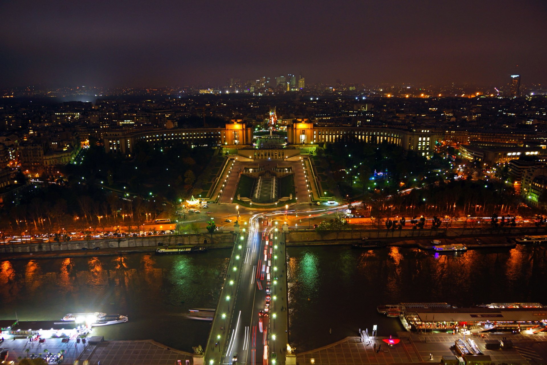 francia parigi notte fiume parco fontana alberi ponte case luci panorama