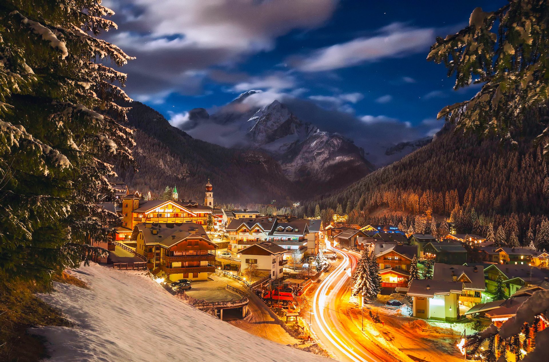 italie commune de canazei station nuit lumières maison janvier hiver neige