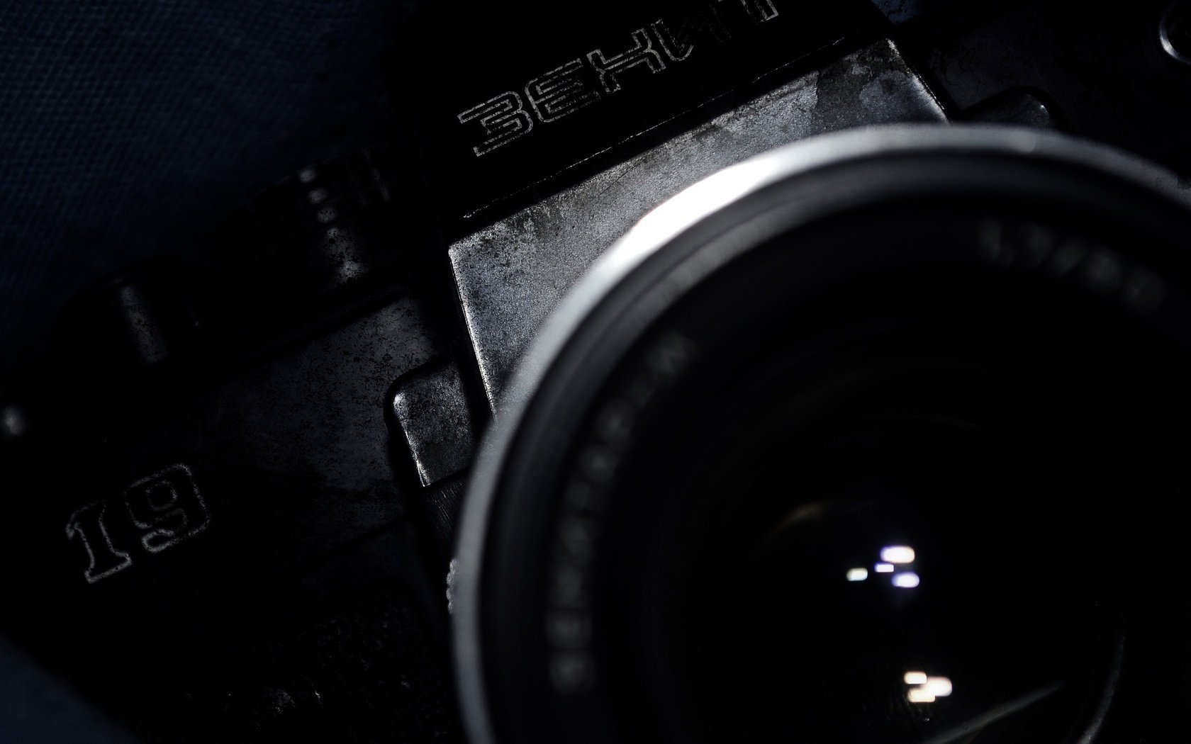 black the camera lens zenit