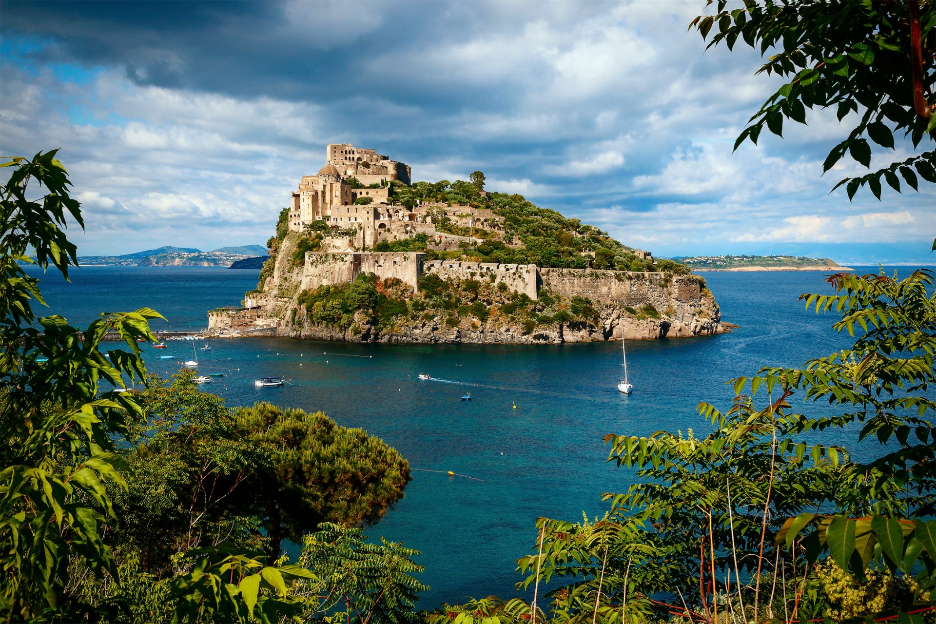 italien ischia burg von aragon meer sommer