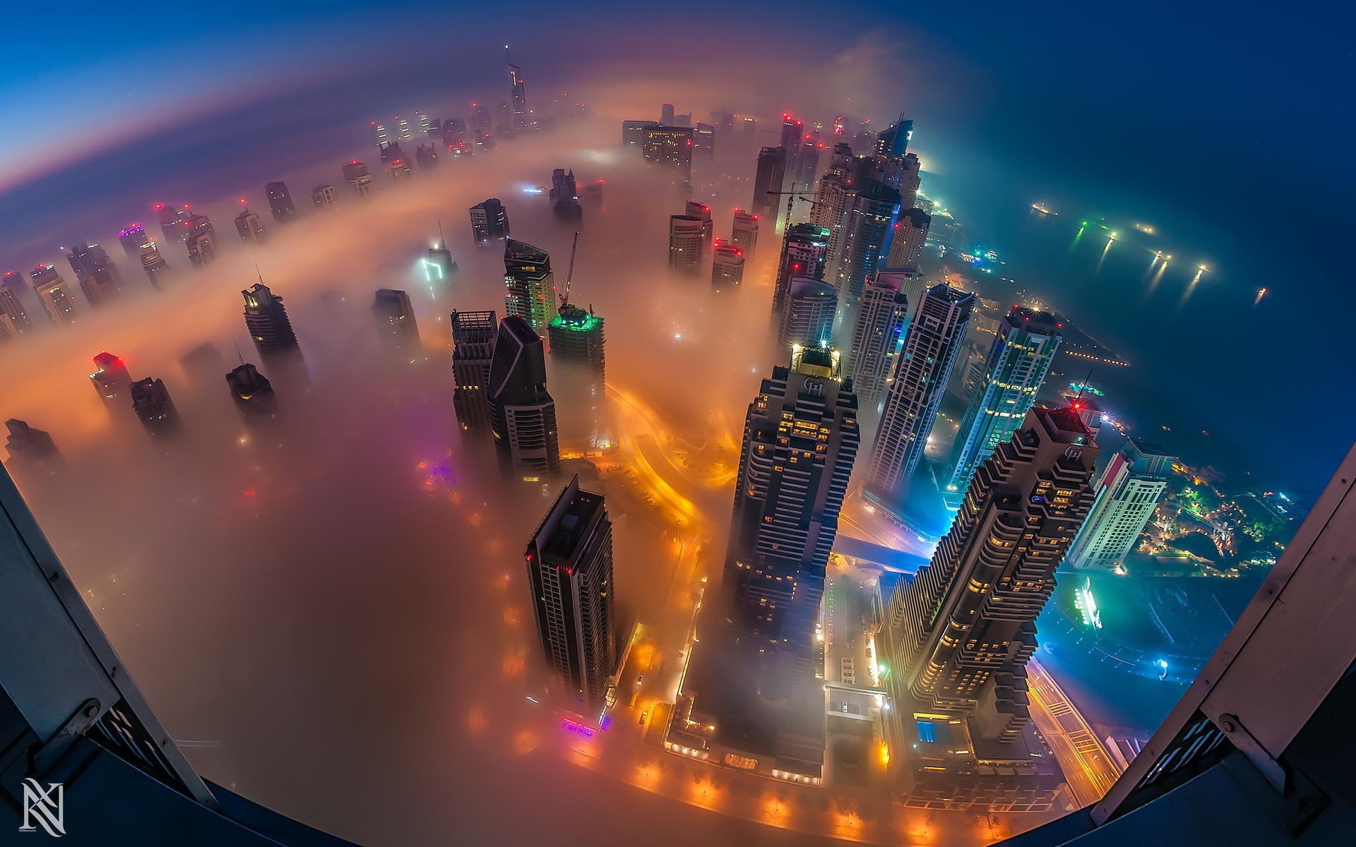 dubai città cielo elicottero nebbia illuminazione nero bianco rossi arancio giallo blu verde rosa viola