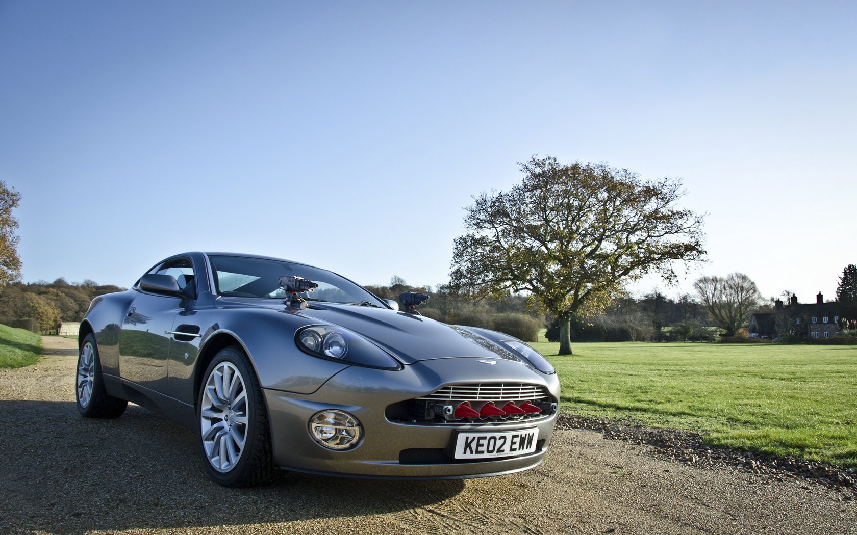 die another day v12 aston martin vanquish 007
