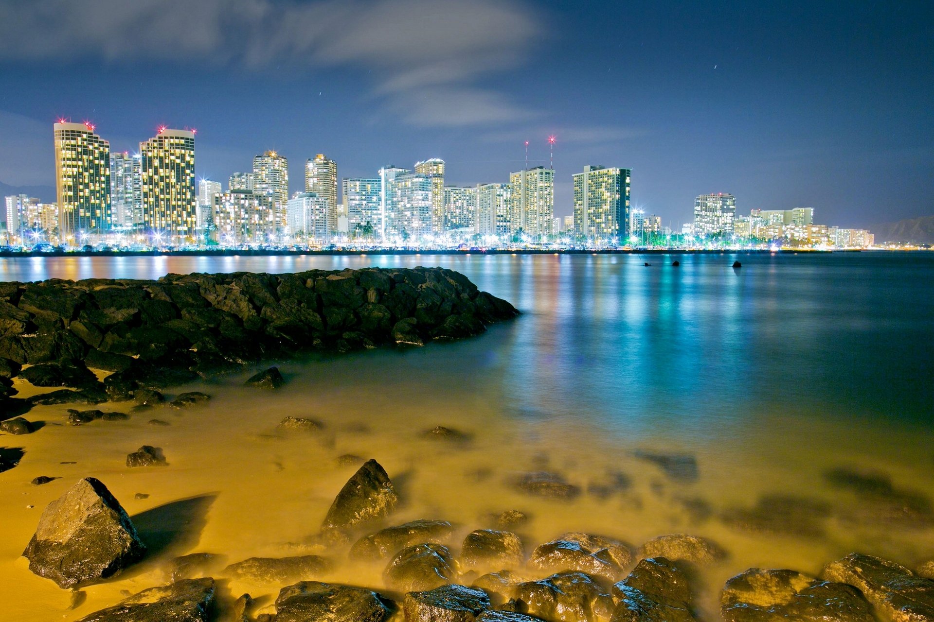 honolulu hawaii ciudad nocturna bahía piedras