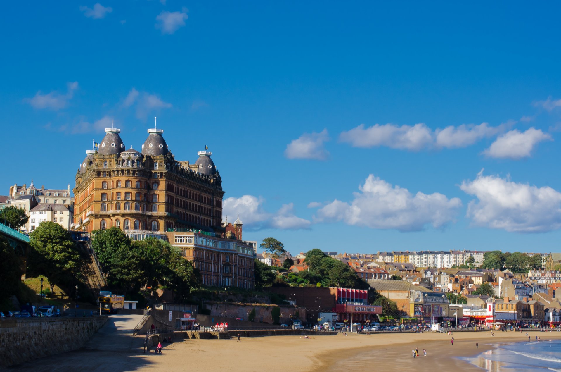 scarborough promenade plage de sable côte mer du nord yorkshire du nord angleterre
