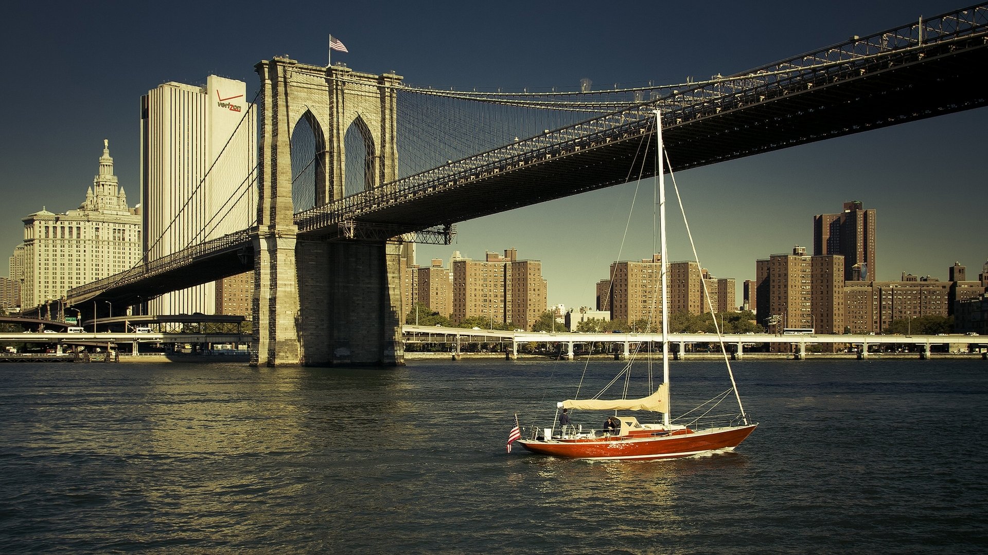 brooklyn bridge nowy jork east river jacht rzeka budynki