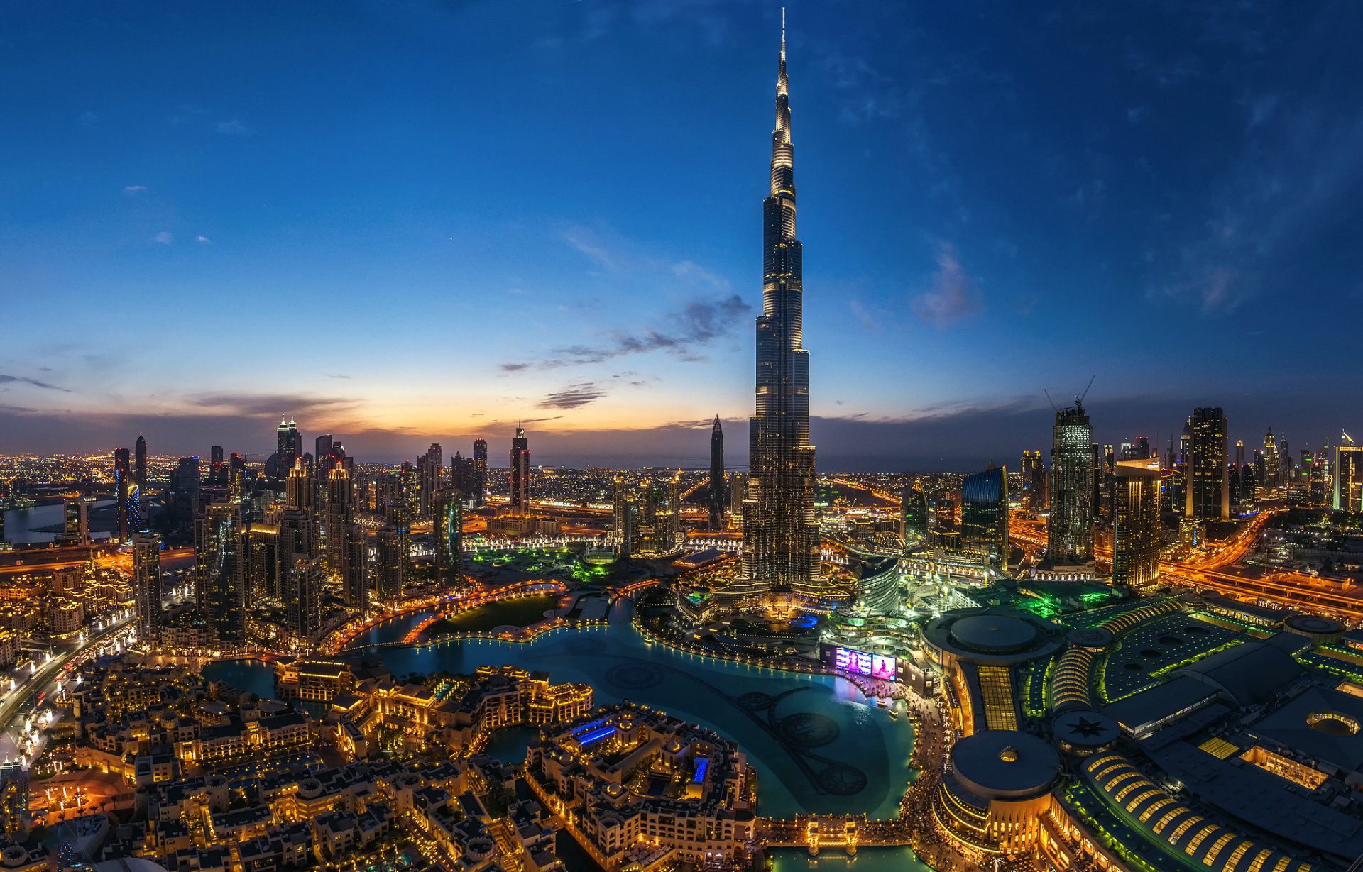 emirati arabi uniti città dubai torre del burj khalifa luci sera