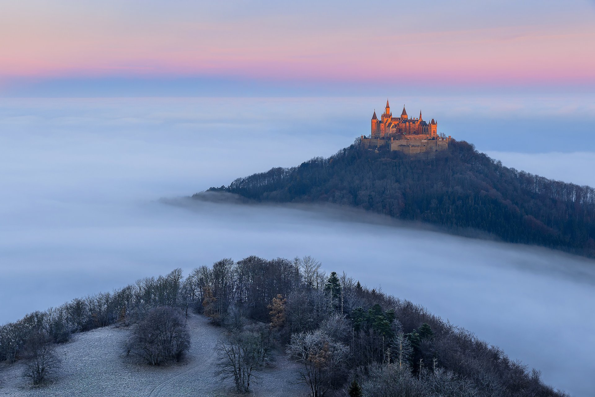 allemagne land de bade-wurtemberg château fort de hohenzollern automne novembre matin froid brouillard