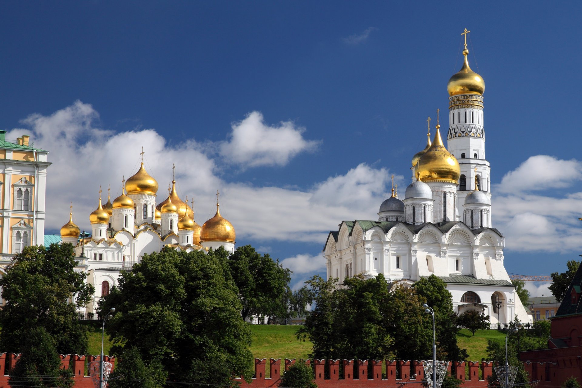 moskau russland der moskauer kreml die verkündigungskathedrale die erzengel-kathedrale der glockenturm von iwan dem großen