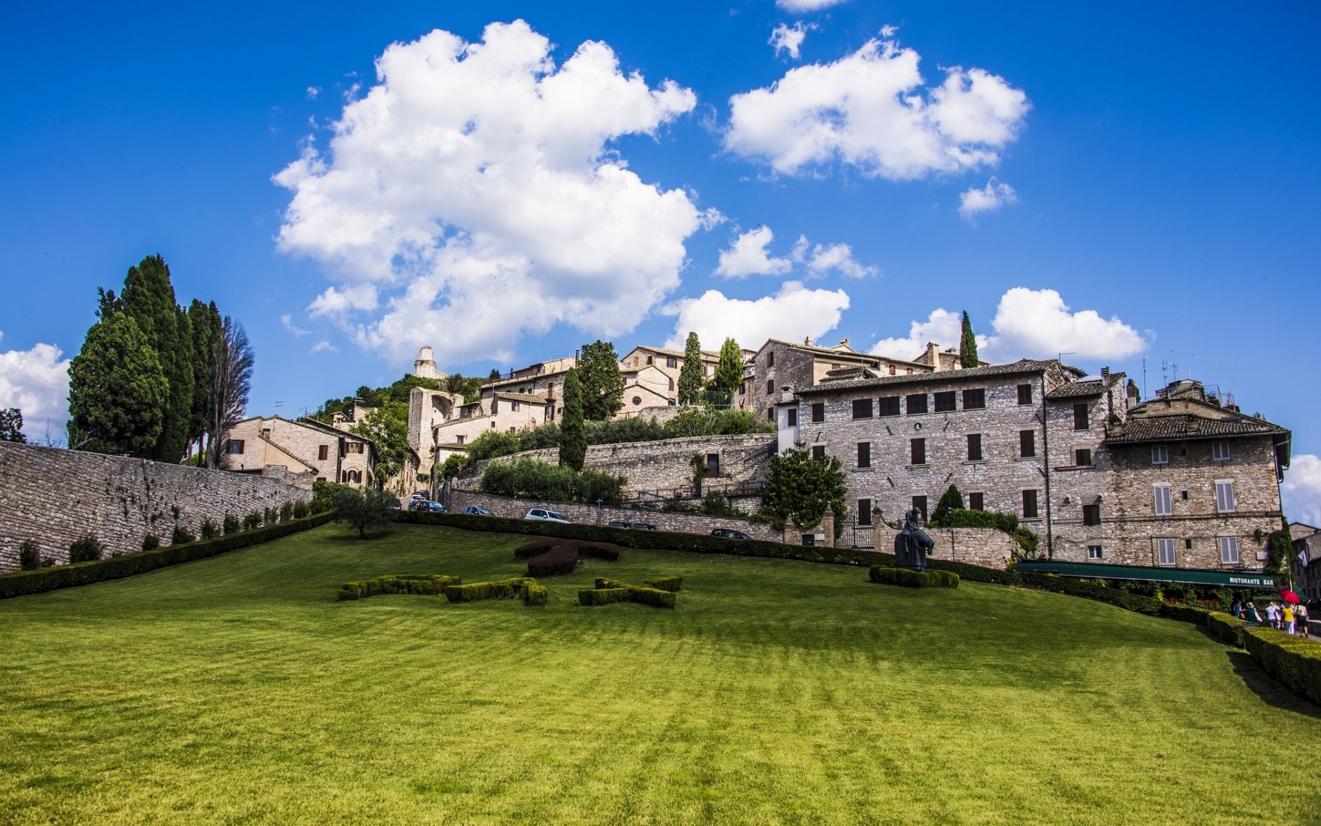 assisi italia edifici prato