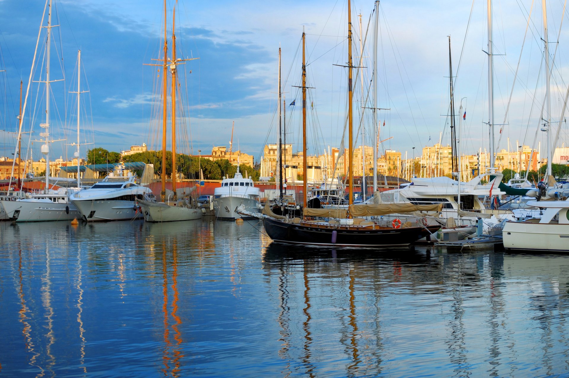 ciudad amanecer muelle barcos casas reflexión agua