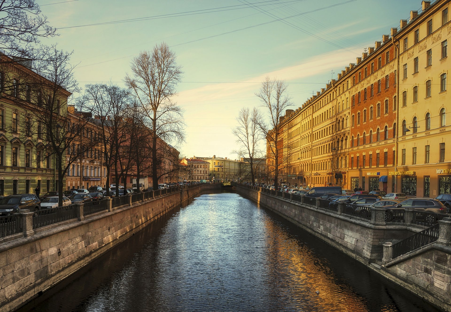 san petersburgo peter rusia san petersburgo leningrado canal griboedova río casas edificios