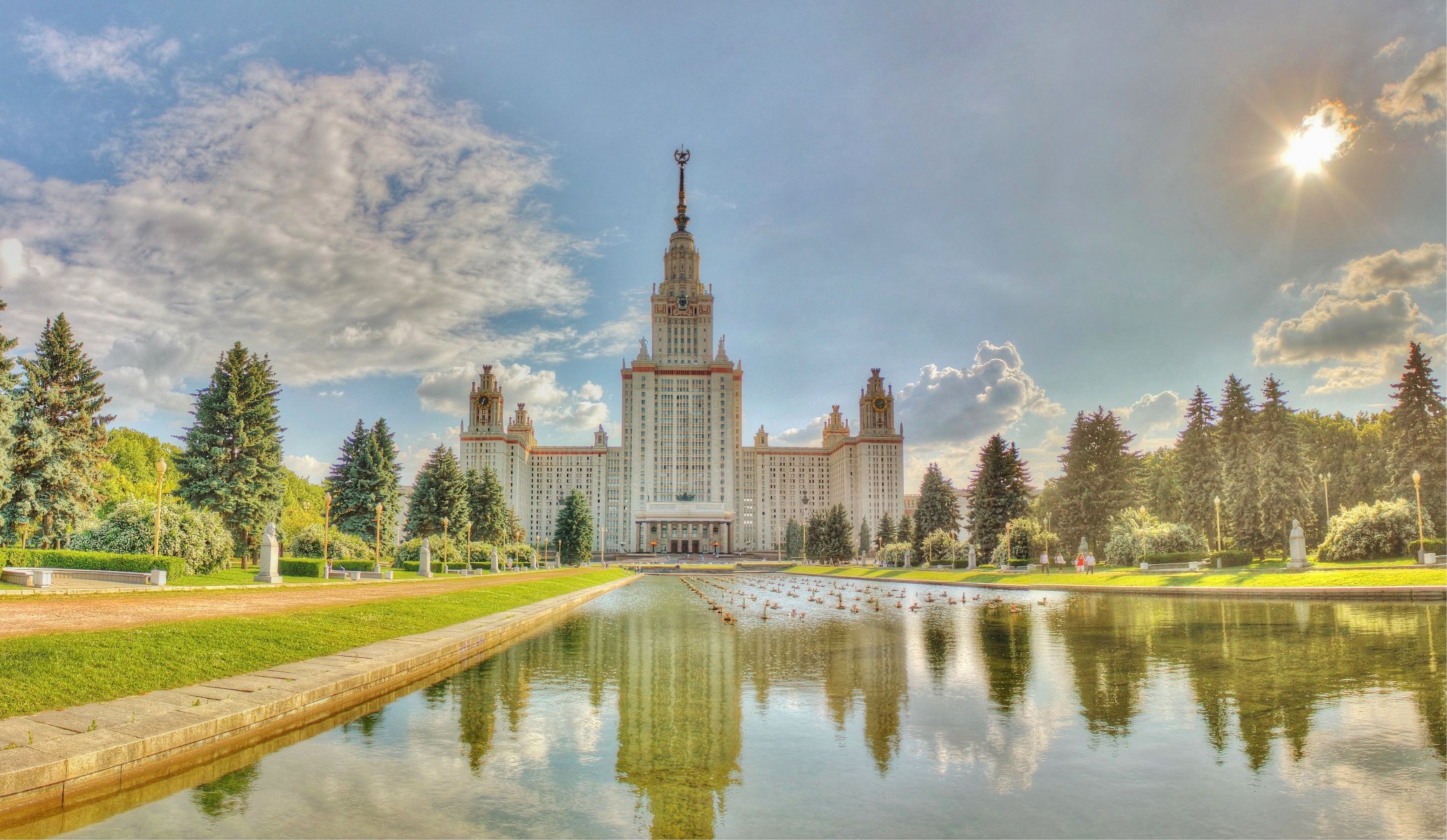 moskau universität sommer himmel wolken wasser teich gras bäume menschen