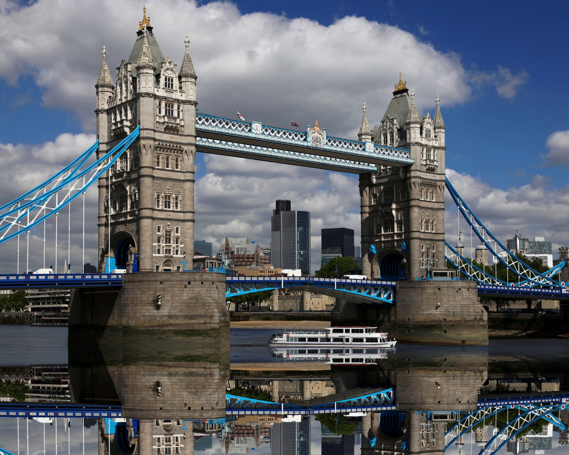 europa großbritannien england london hauptstadt thames tower bridge abend himmel wolken wasser reflexion vereinigtes königreich hauptstadt themse